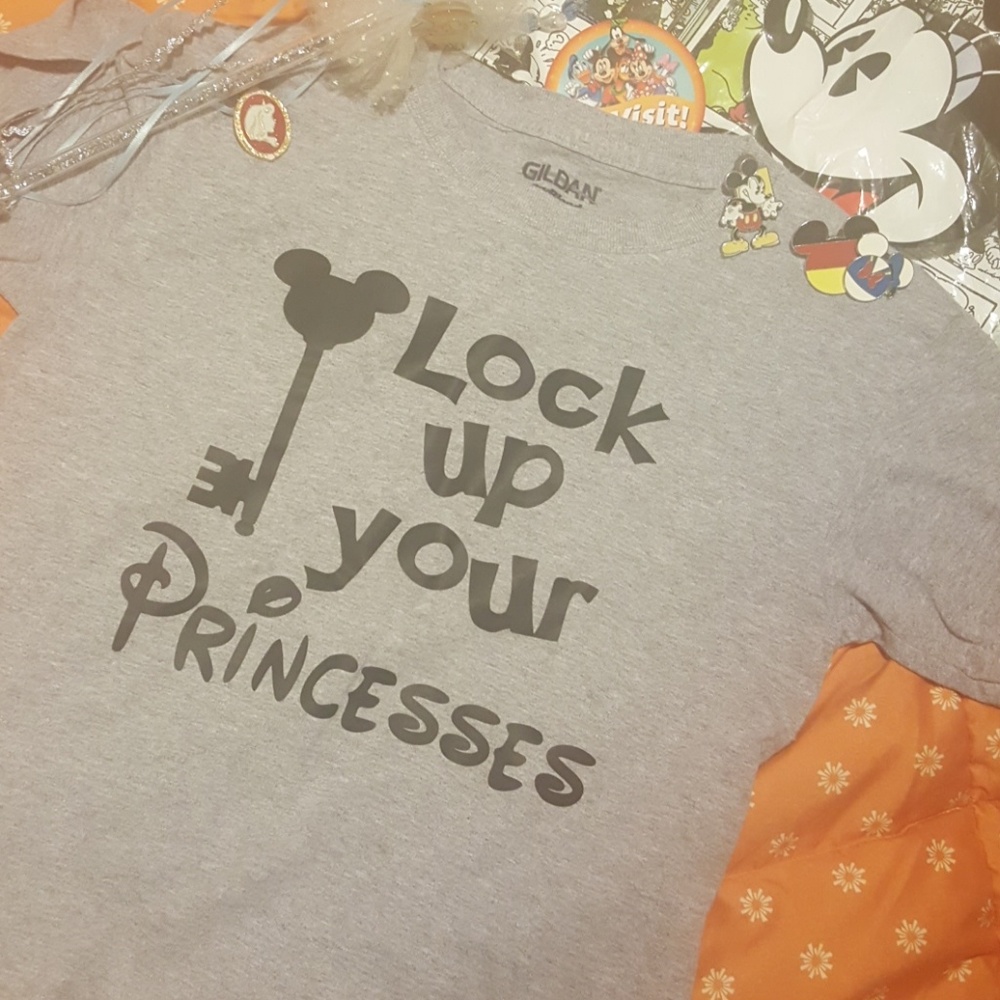 Disney 🗝Lock Up Your Princesses🗝 Tee (S)
